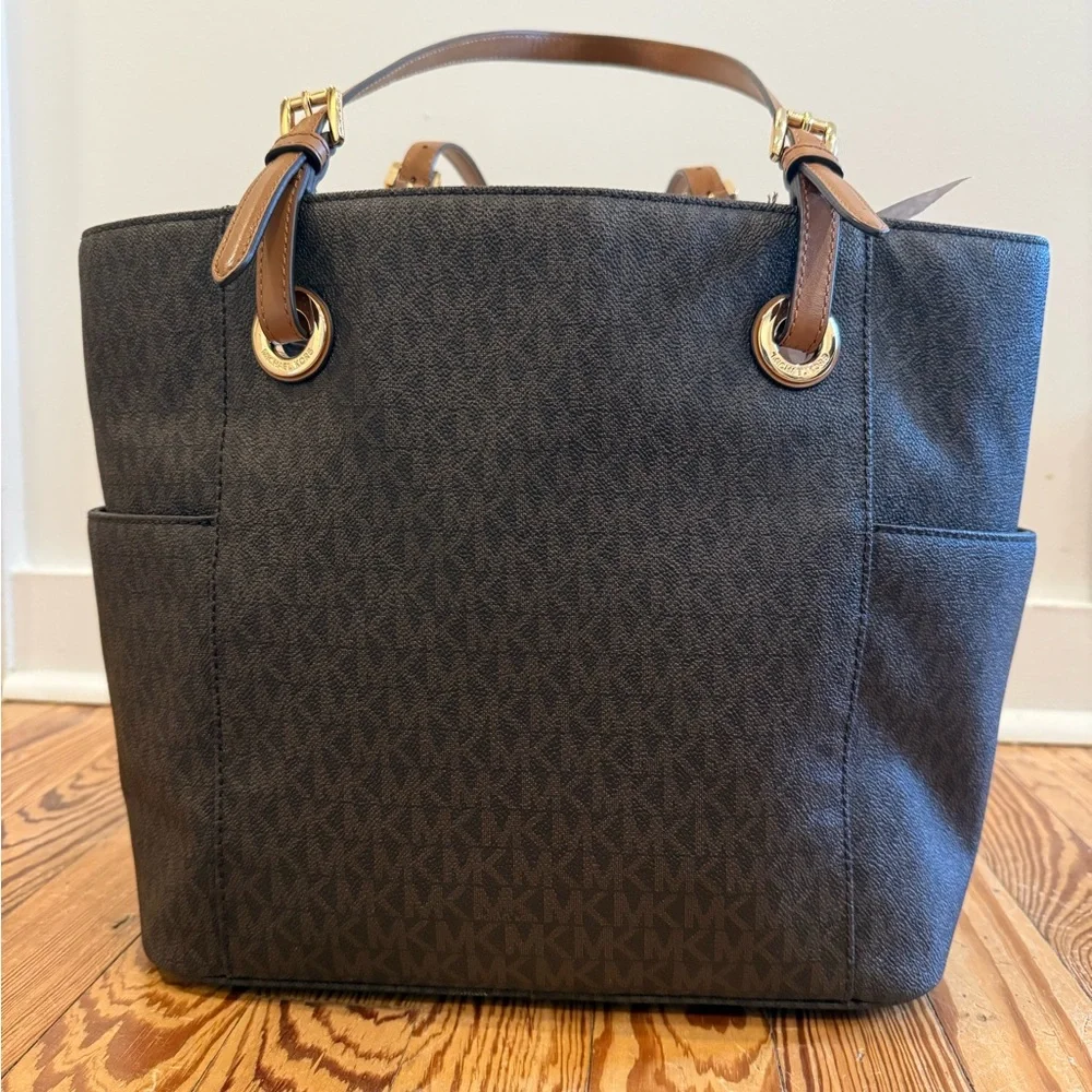 Michael Kors Jet Set Large Travel Shoulder Signature Tote in Acorn, Tan and Gold